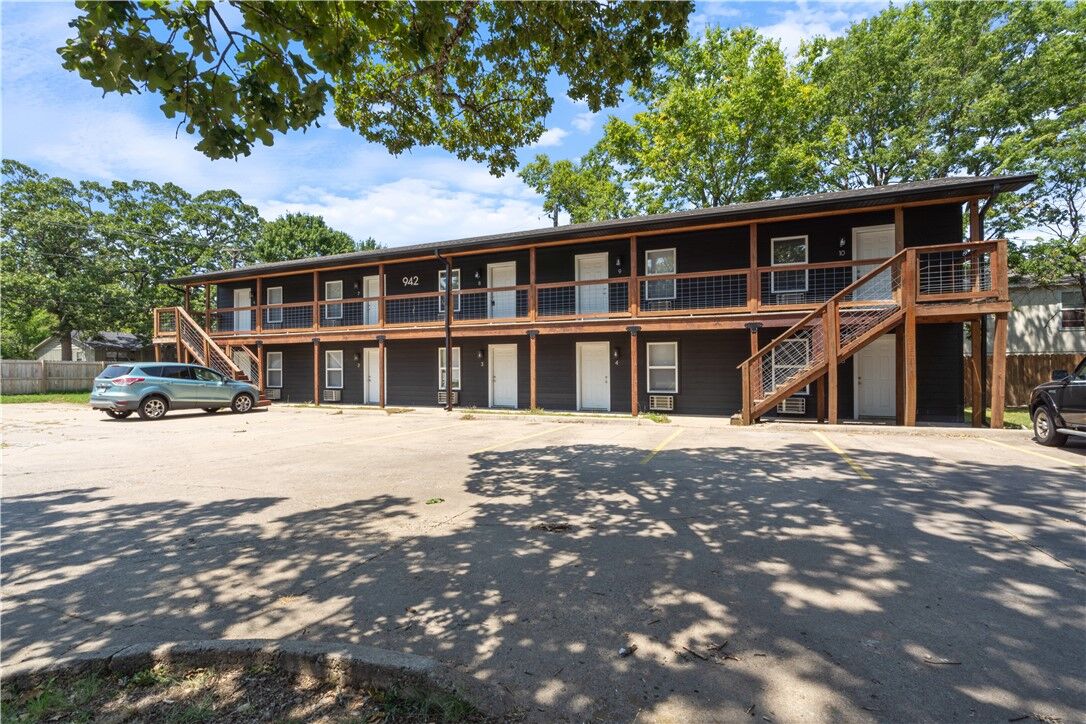 Property Photo: 942 W Holly Street AR 72703