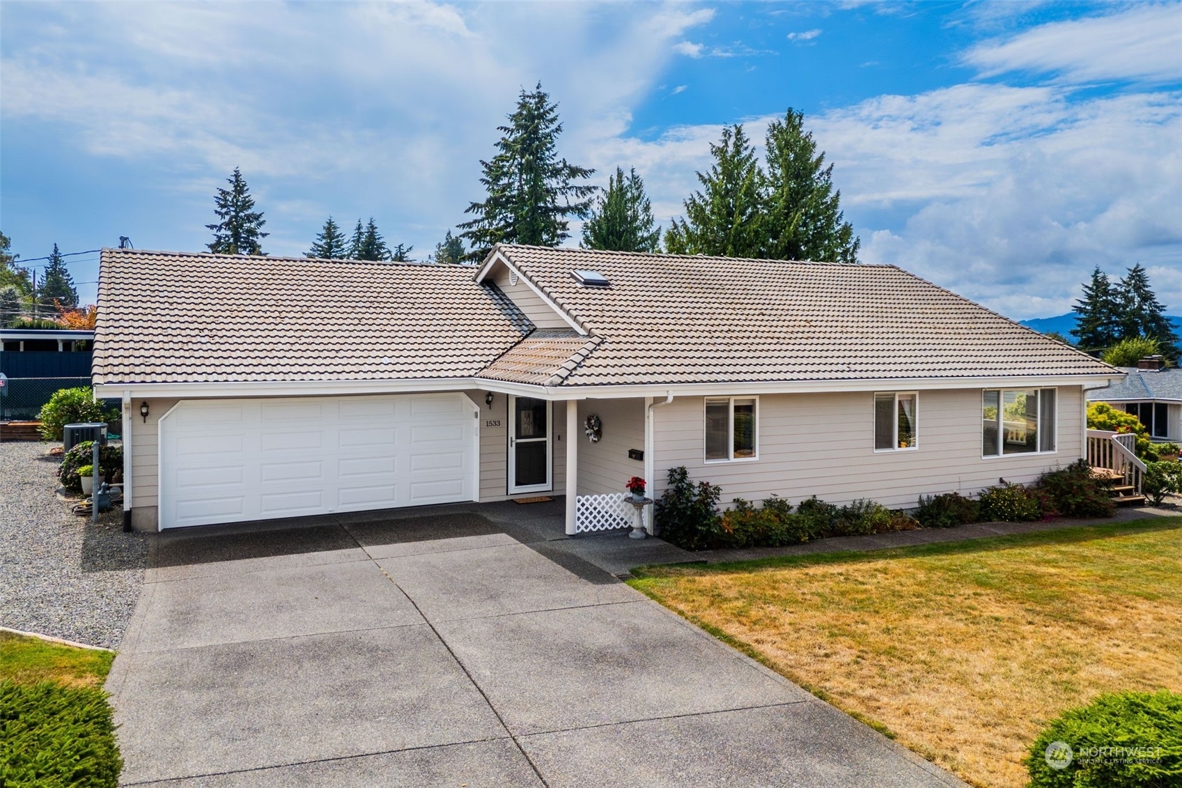 Property Photo:  1533 E 33rd Street  WA 98310 