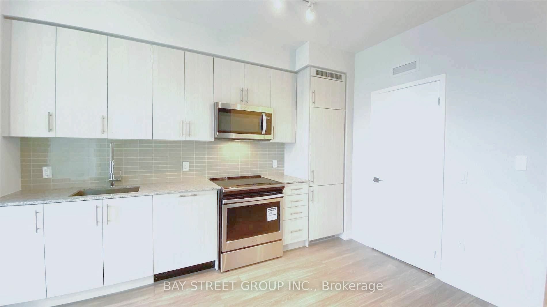 Property Photo:  4055 Parkside Village Dr 1919  ON L5B 0K8 