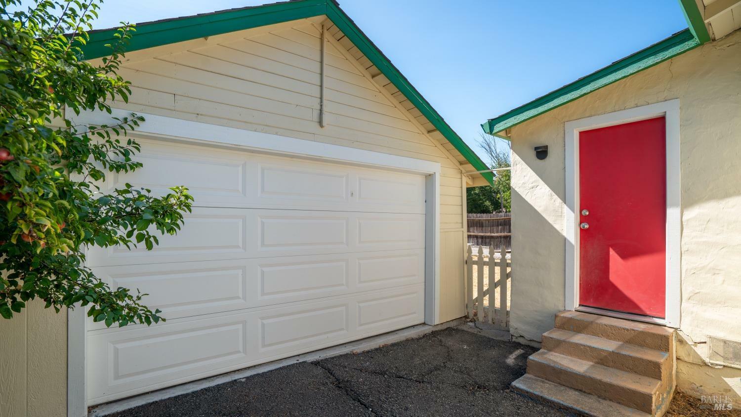 Property Photo:  2437 Lomitas Avenue  CA 95404 