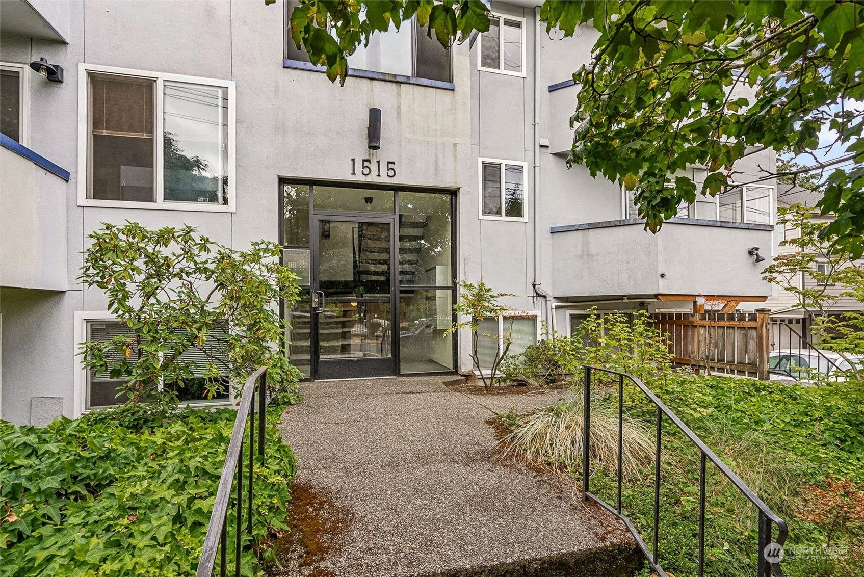 Property Photo: 1515 E Union Street 201 WA 98122