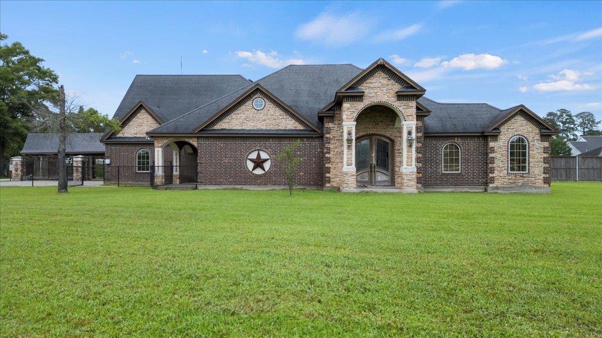 Property Photo:  605 N Lakeside  TX 77662 