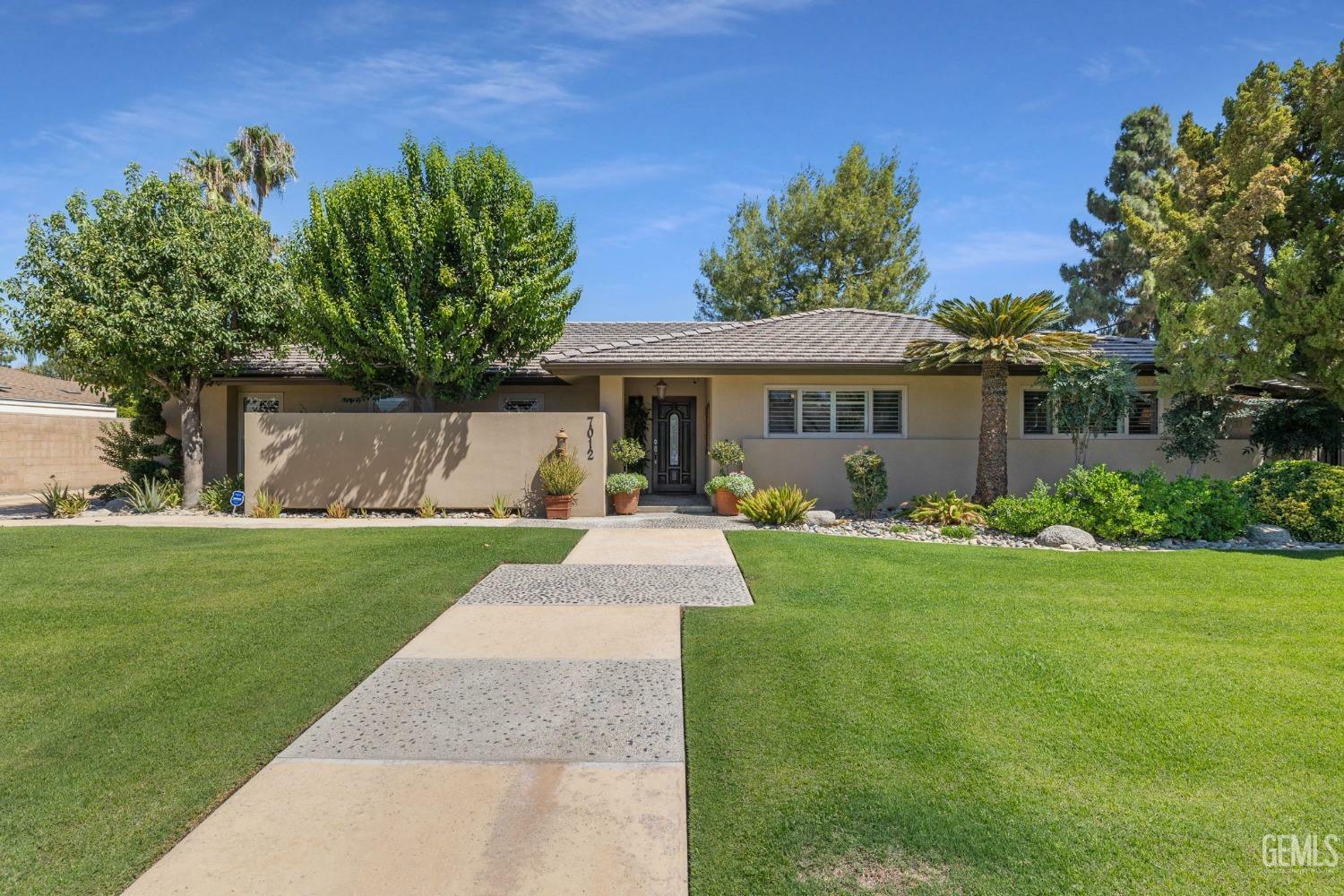 Property Photo:  7012 Mesa Verde Way  CA 93309 