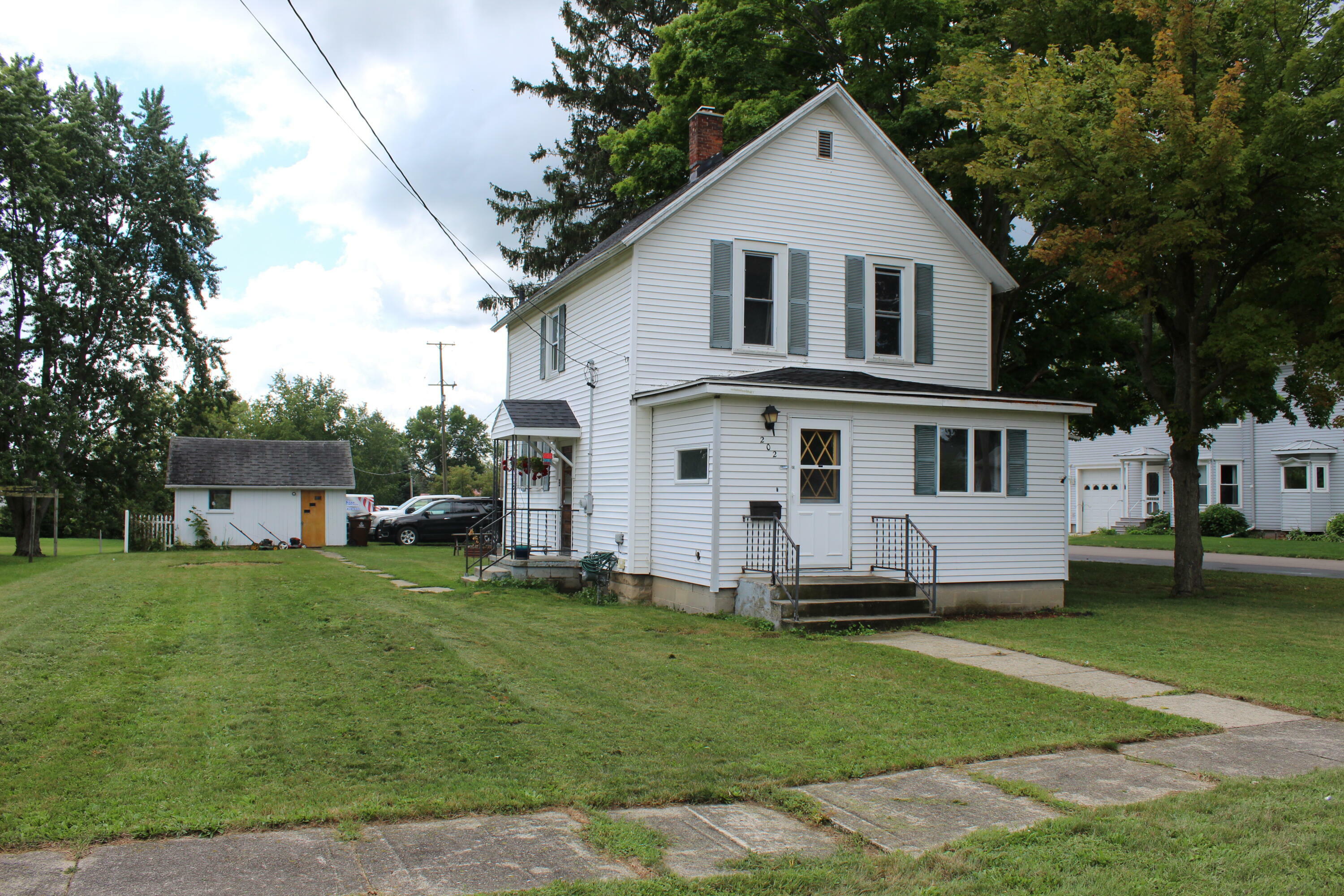 Property Photo:  202 E Walnut Street  MI 48811 