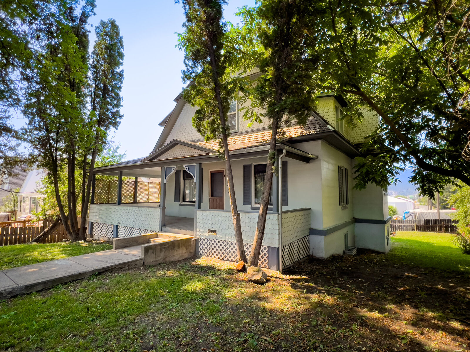 Property Photo: 547 N Main St WA 99114