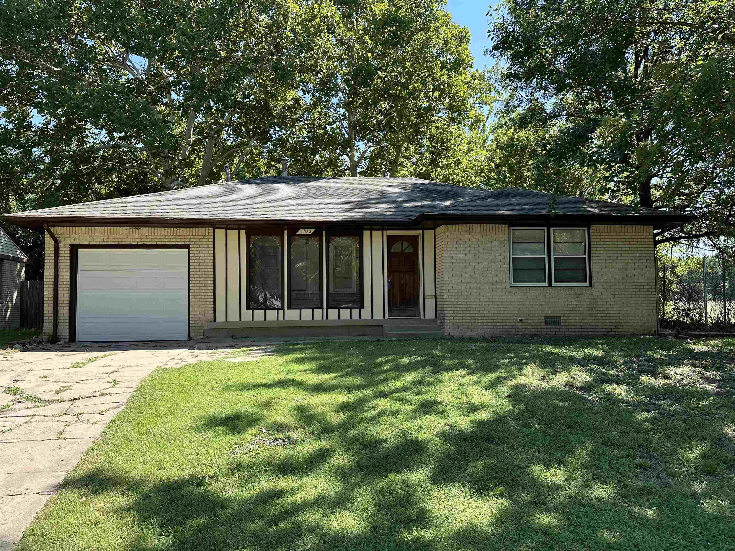 Property Photo:  1702 N Pershing  KS 67206 