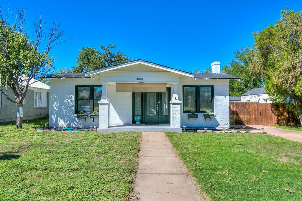 Property Photo:  1808 Ave I  TX 76901 