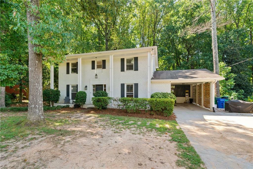 Property Photo:  1627 Chateau Drive  GA 30338 