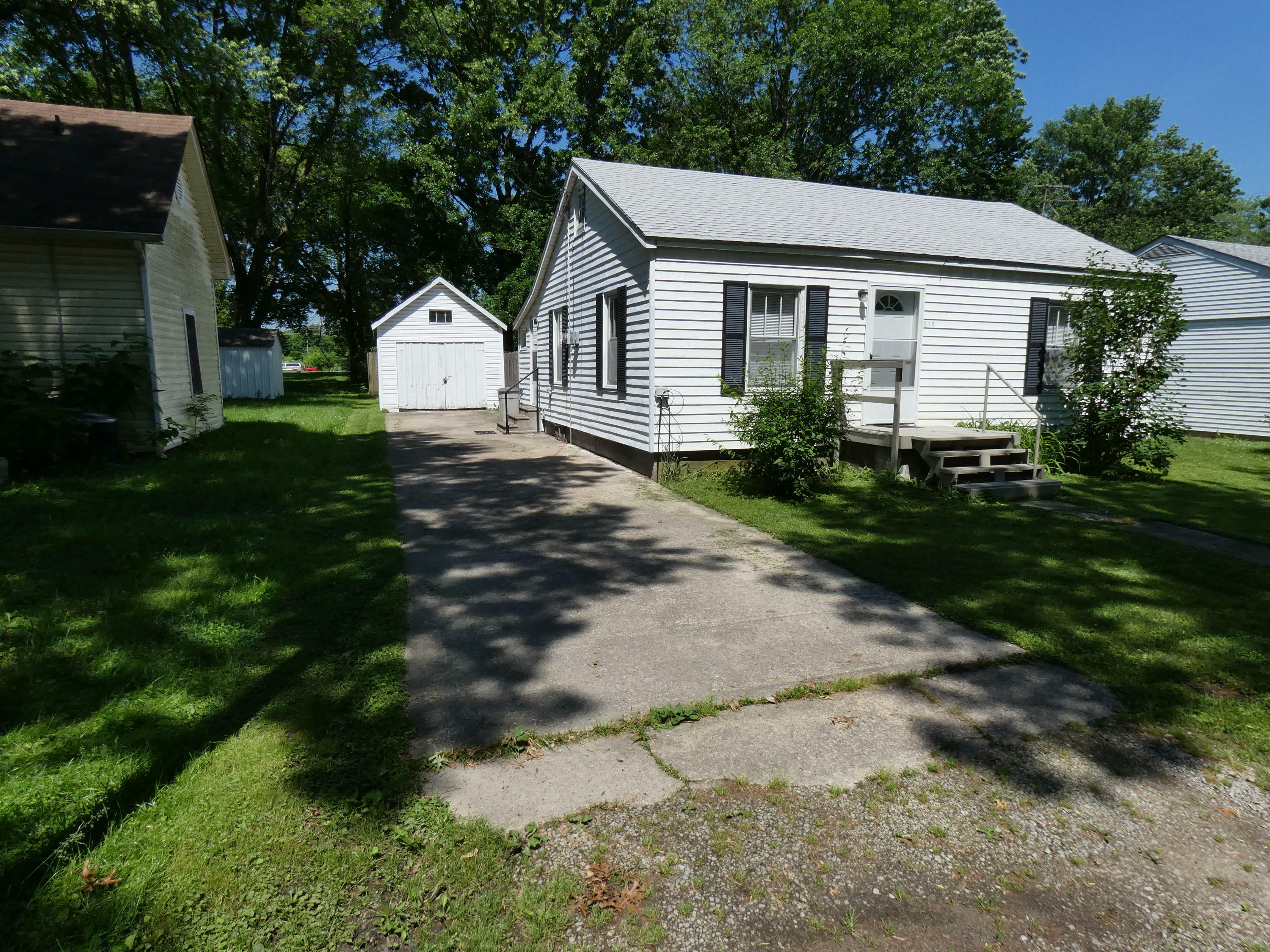 Property Photo:  213 N Mary Avenue  MO 65231 