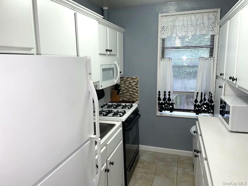 Property Photo:  650 Warburton Avenue 3B  NY 10701 