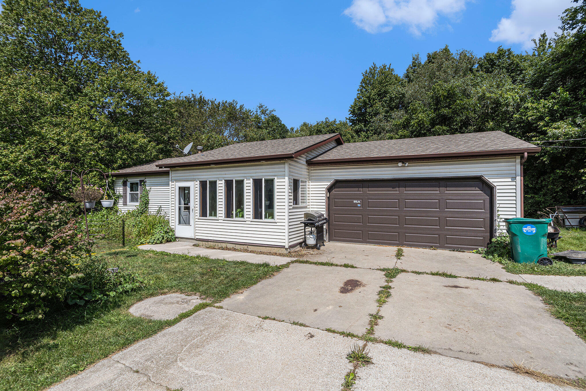 Property Photo:  1175 Buffalo Road  MI 49113 