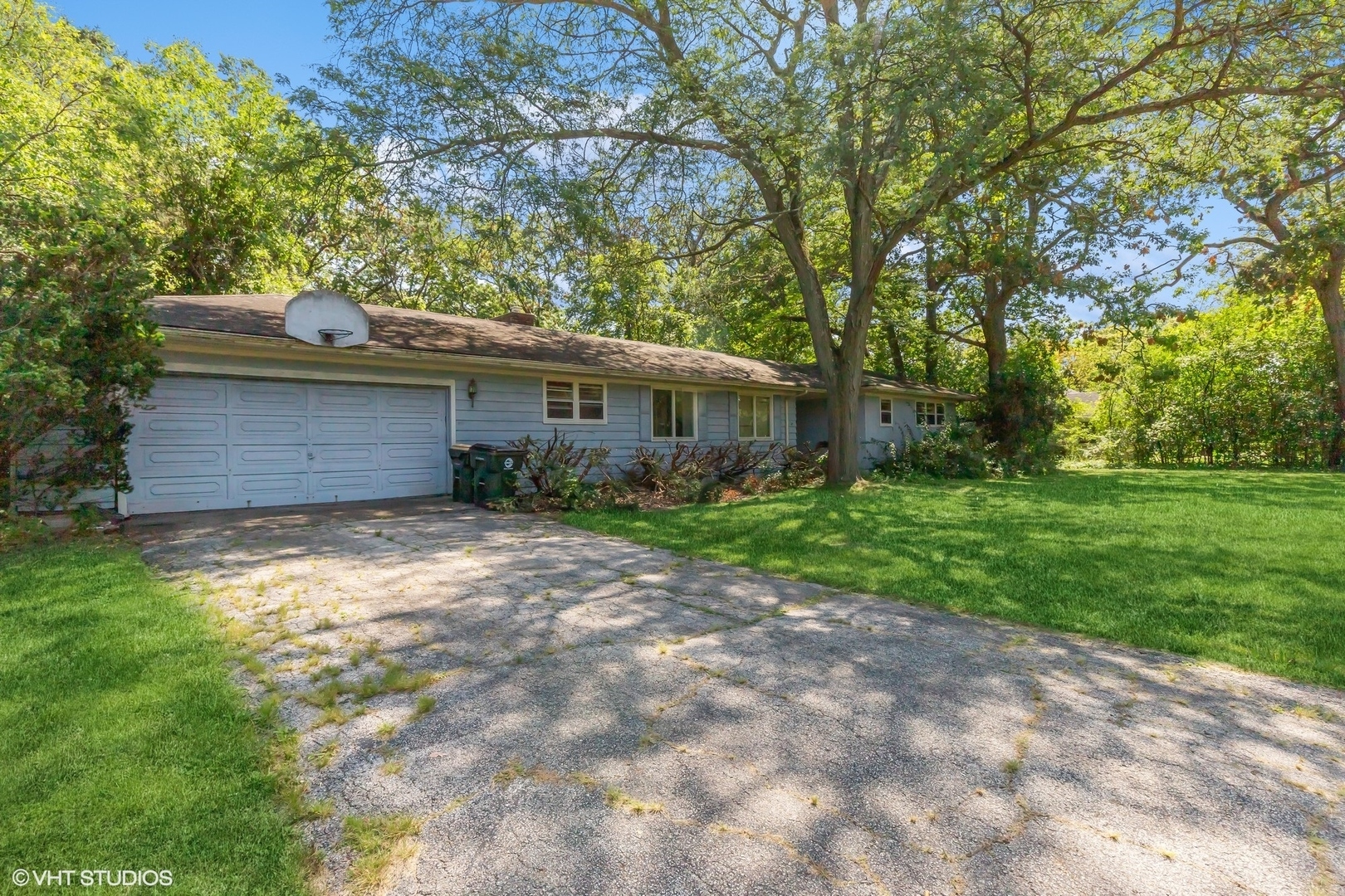 Property Photo:  665 Pine Court  IL 60044 