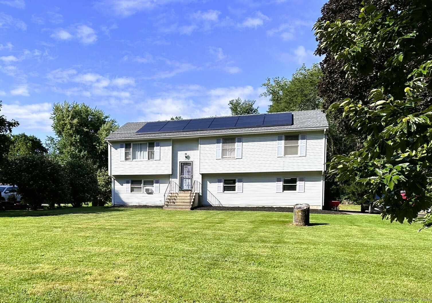 Property Photo: 904 Bloomfield Avenue CT 06095