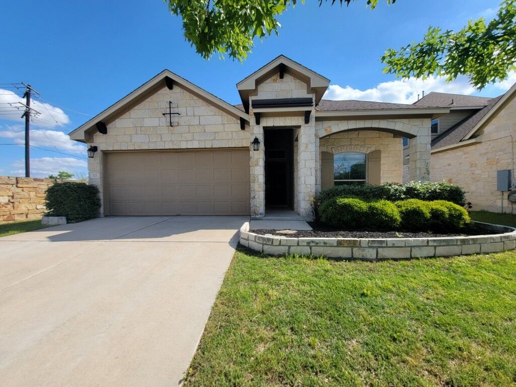 Property Photo: 525 Jess Maynard Trail TX 78641