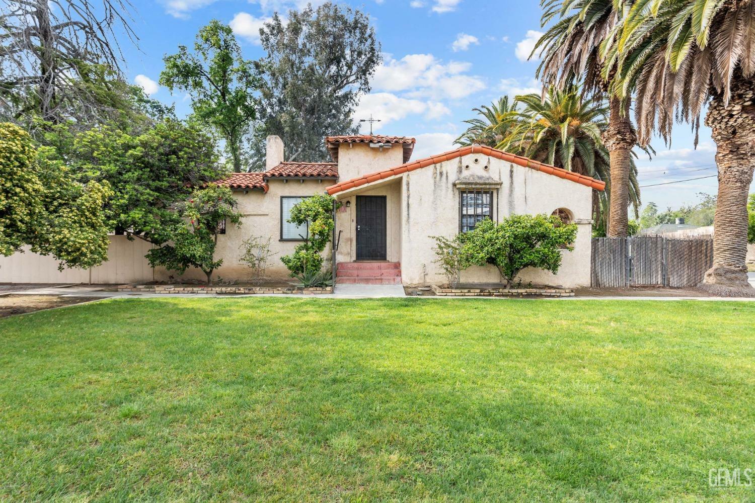 Property Photo:  401 E Belle Terrace  CA 93307 