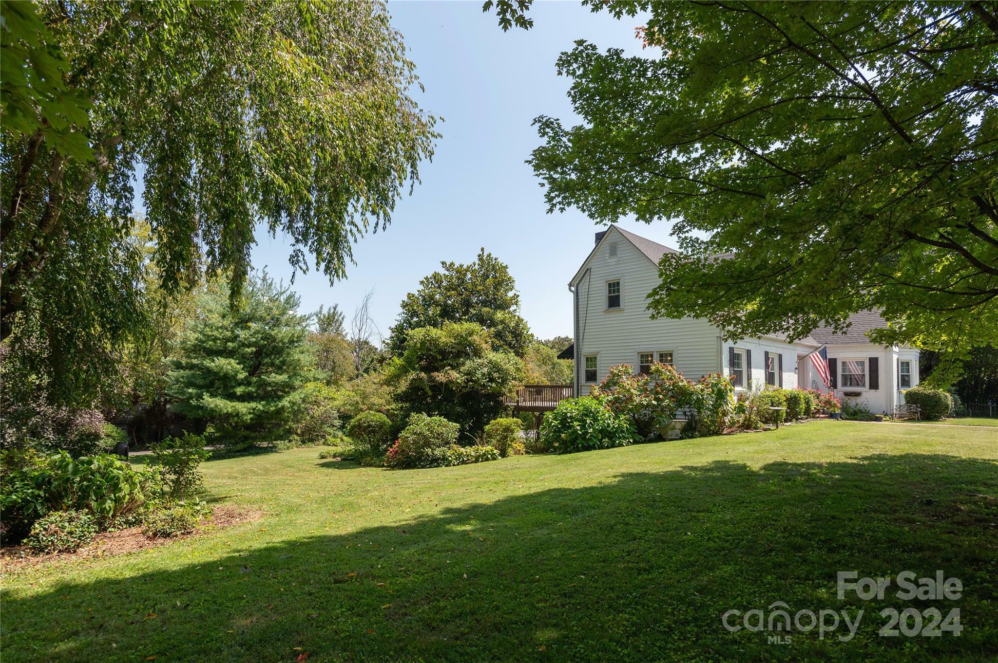 Property Photo:  1134 Highland Avenue  NC 28792 