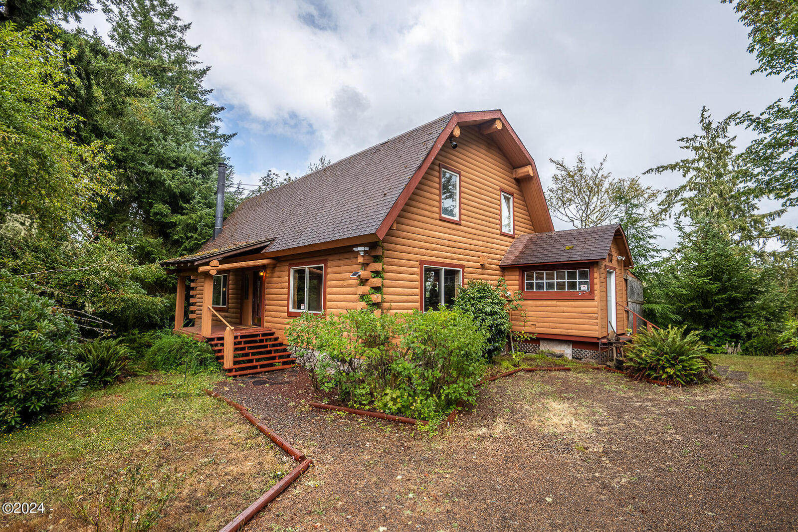 Property Photo: 220 NE Magnolia Street OR 97391