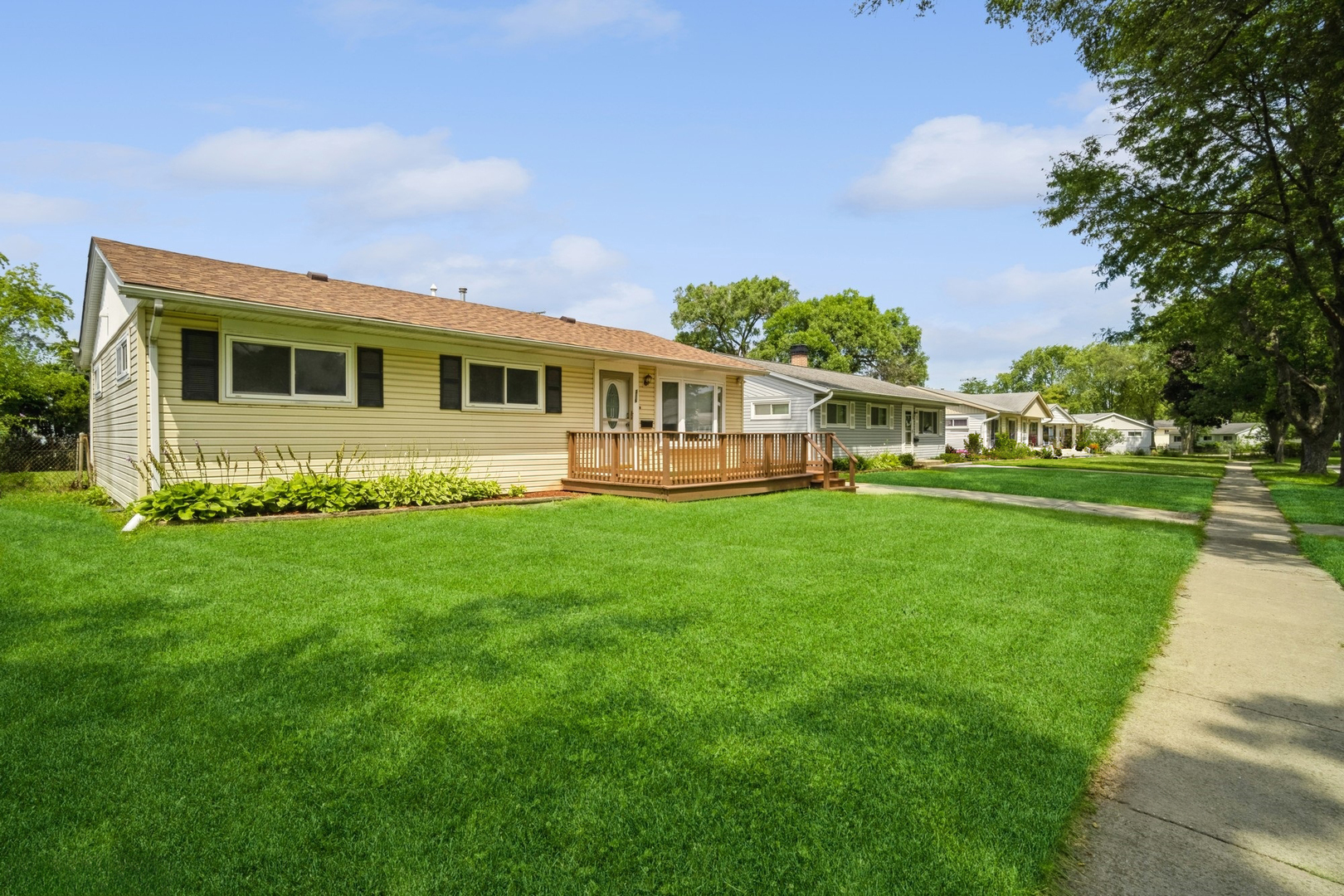 Property Photo:  316 Albert Terrace  IL 60090 