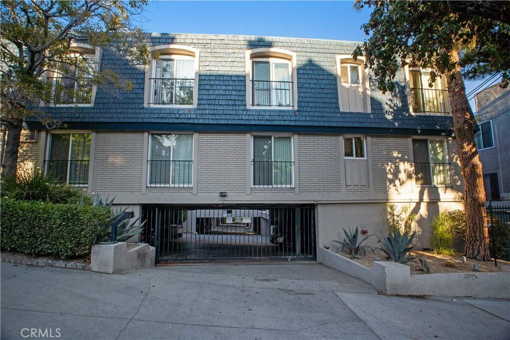 Property Photo:  968 Larrabee Street 215  CA 90069 