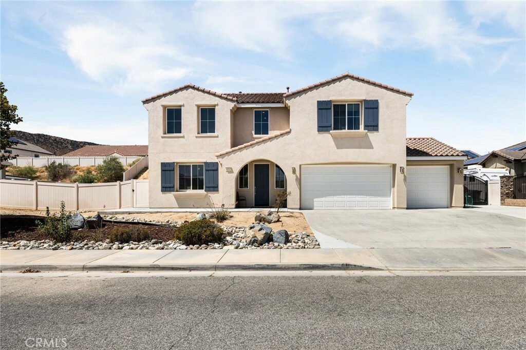 Property Photo:  41713 Chardonnay Avenue  CA 93551 