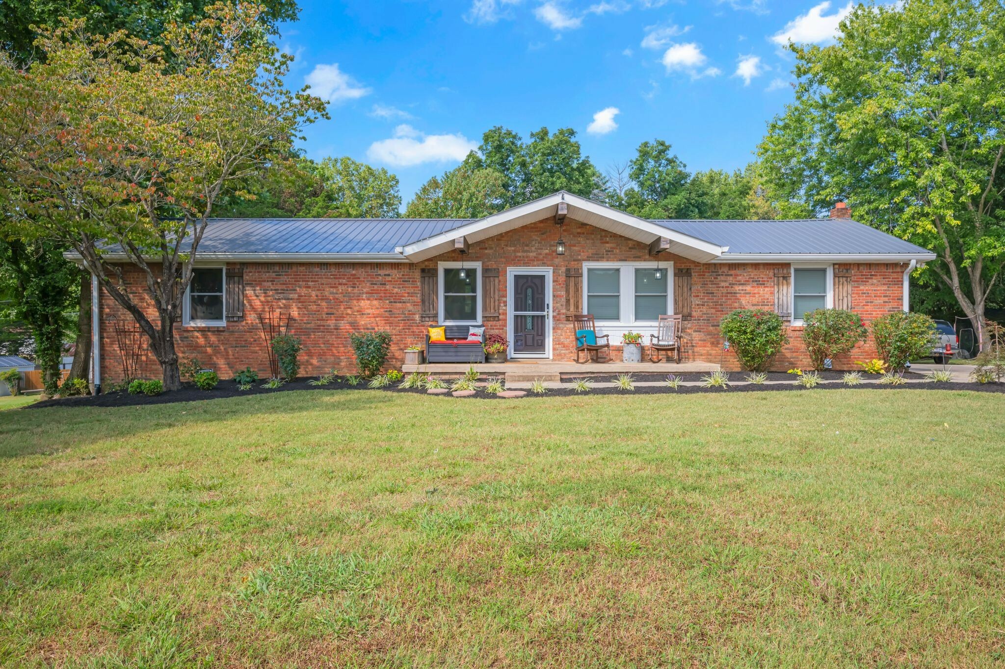 Property Photo:  204 Old Columbia Rd  TN 37036 