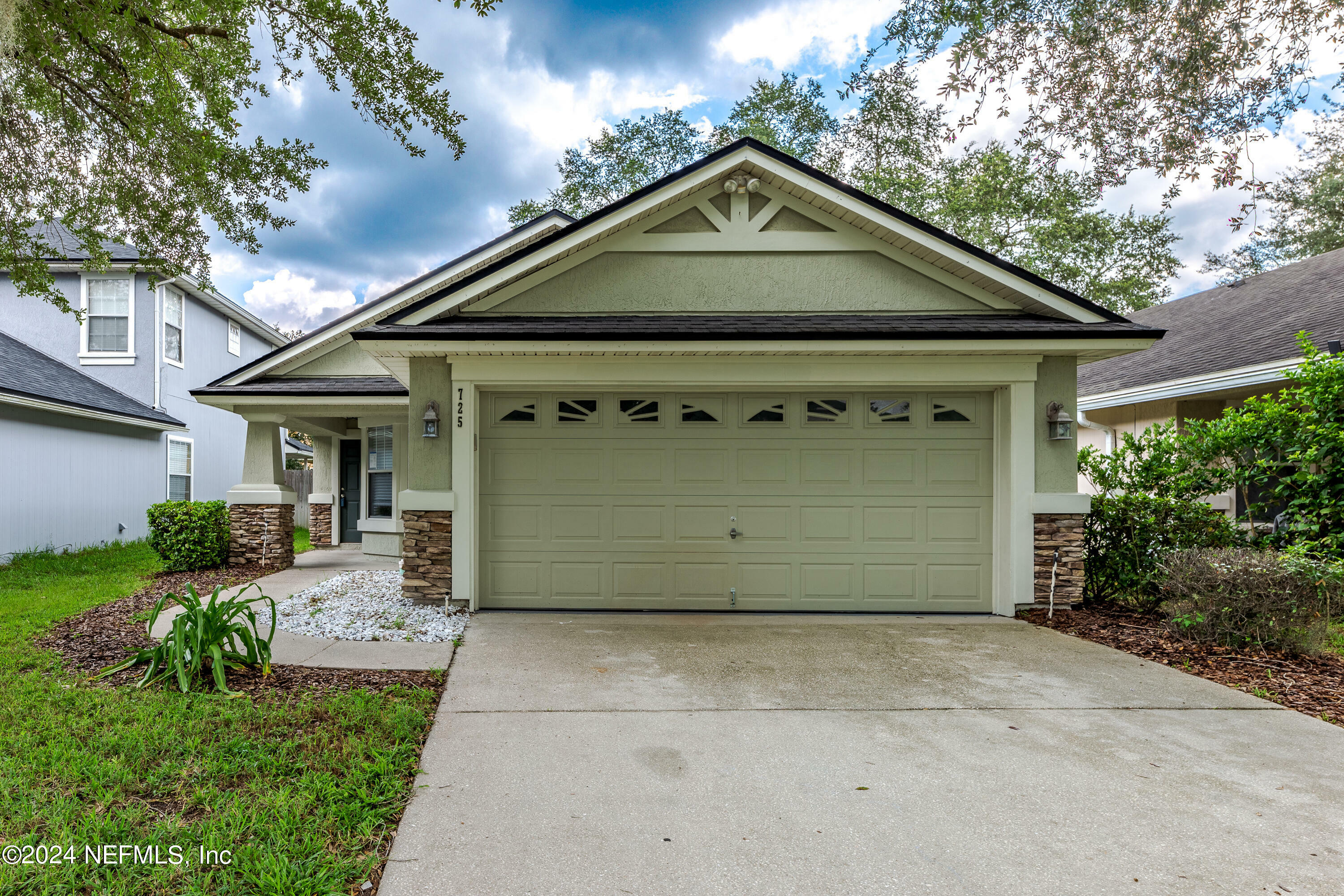 Property Photo:  725 Skipping Stone Way  FL 32065 