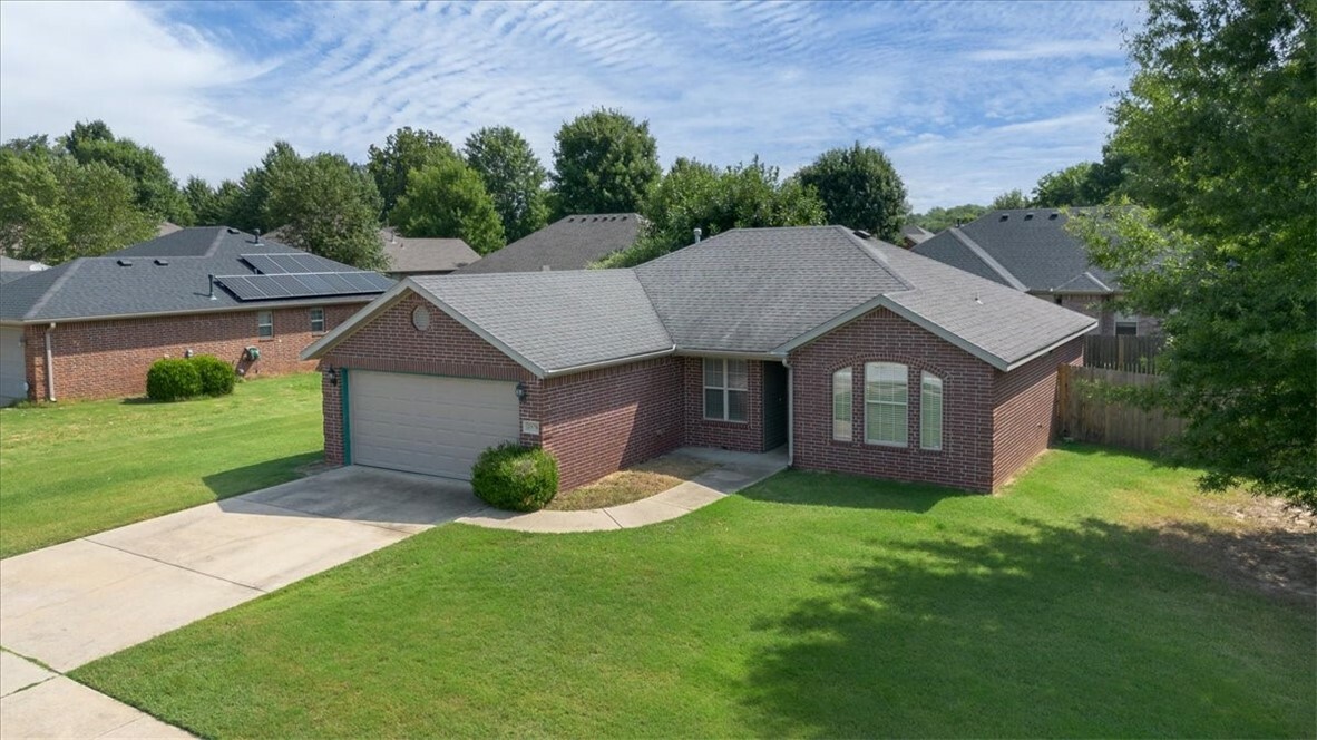 2576 N Indian Oaks Drive  Fayetteville AR 72704 photo