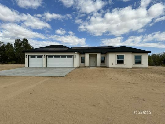 Property Photo: 107 Alzado Ct CA 93527