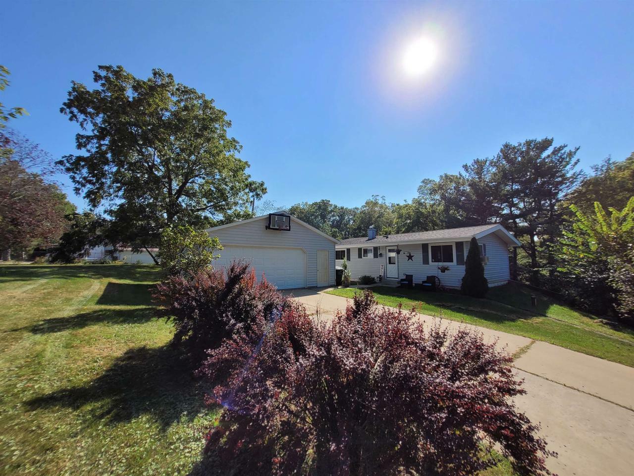 Property Photo:  2902 East Green Street  WI 53563 