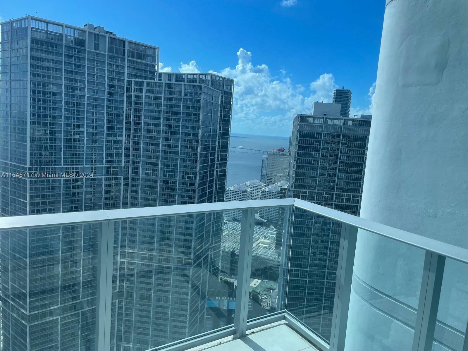 Property Photo:  200 Biscayne Boulevard Way 5007  FL 33131 