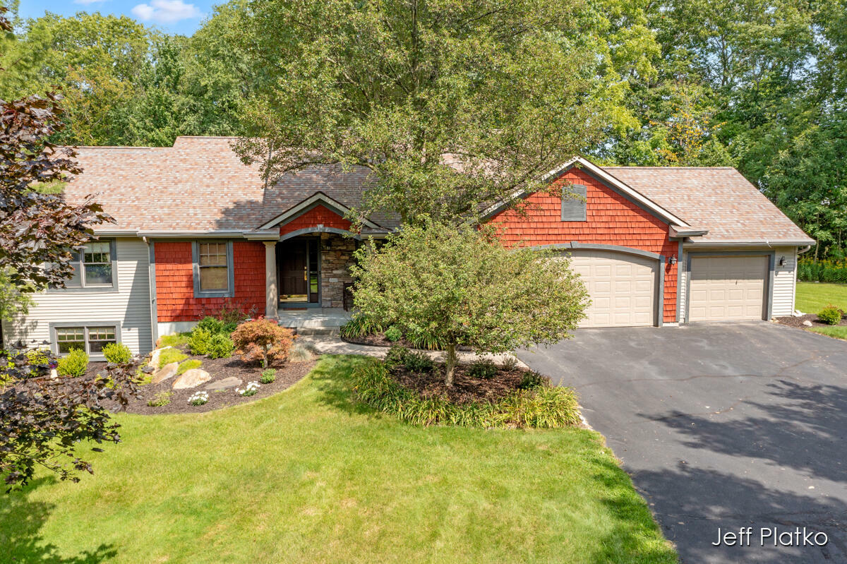 Property Photo:  4324 Maple Run SE  MI 49331 