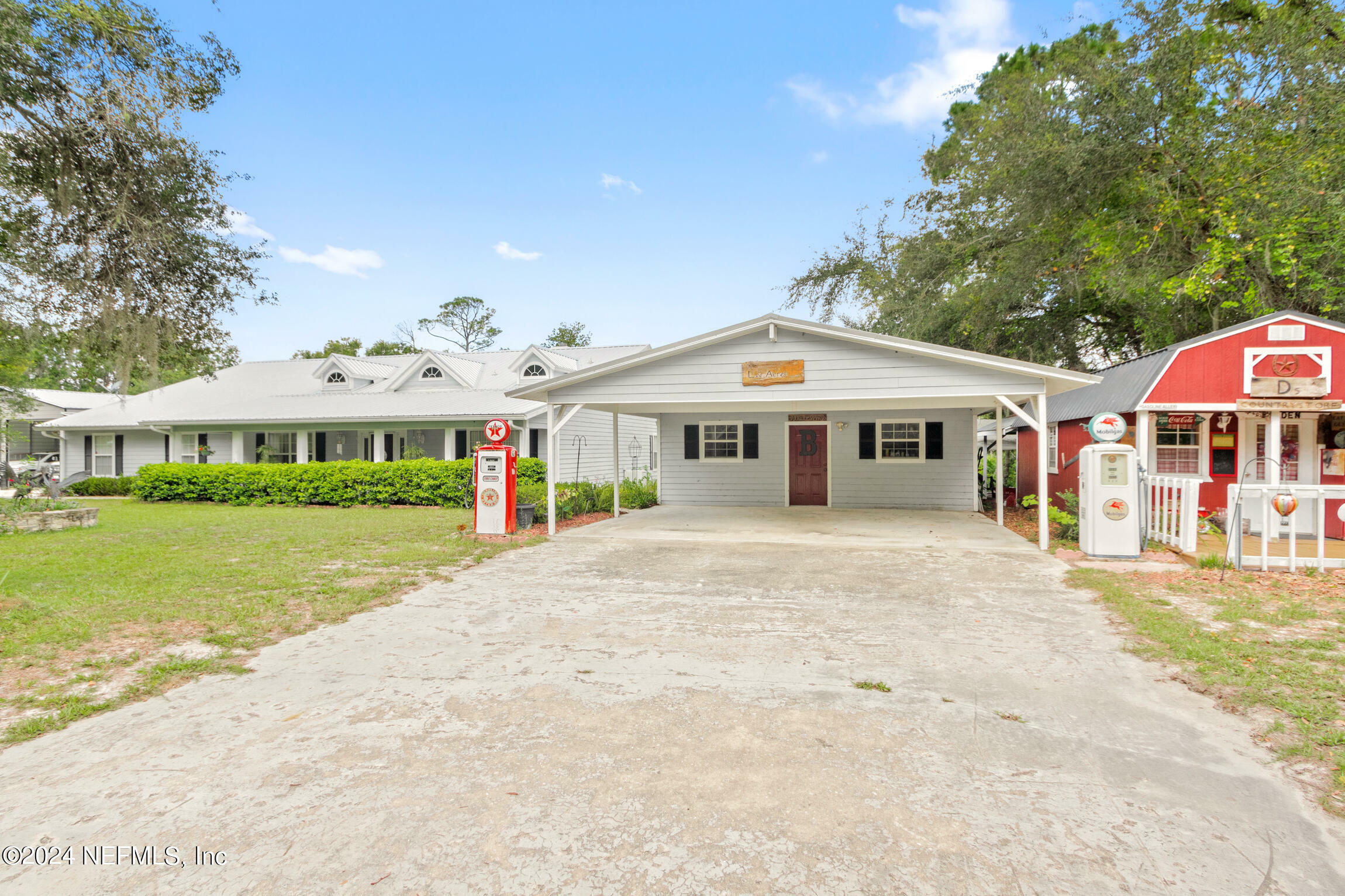 Property Photo:  111 &Amp 115 Skinner Court  FL 32640 