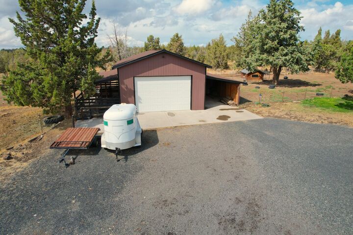 Property Photo: 3825 SE Cherokee OR 97754