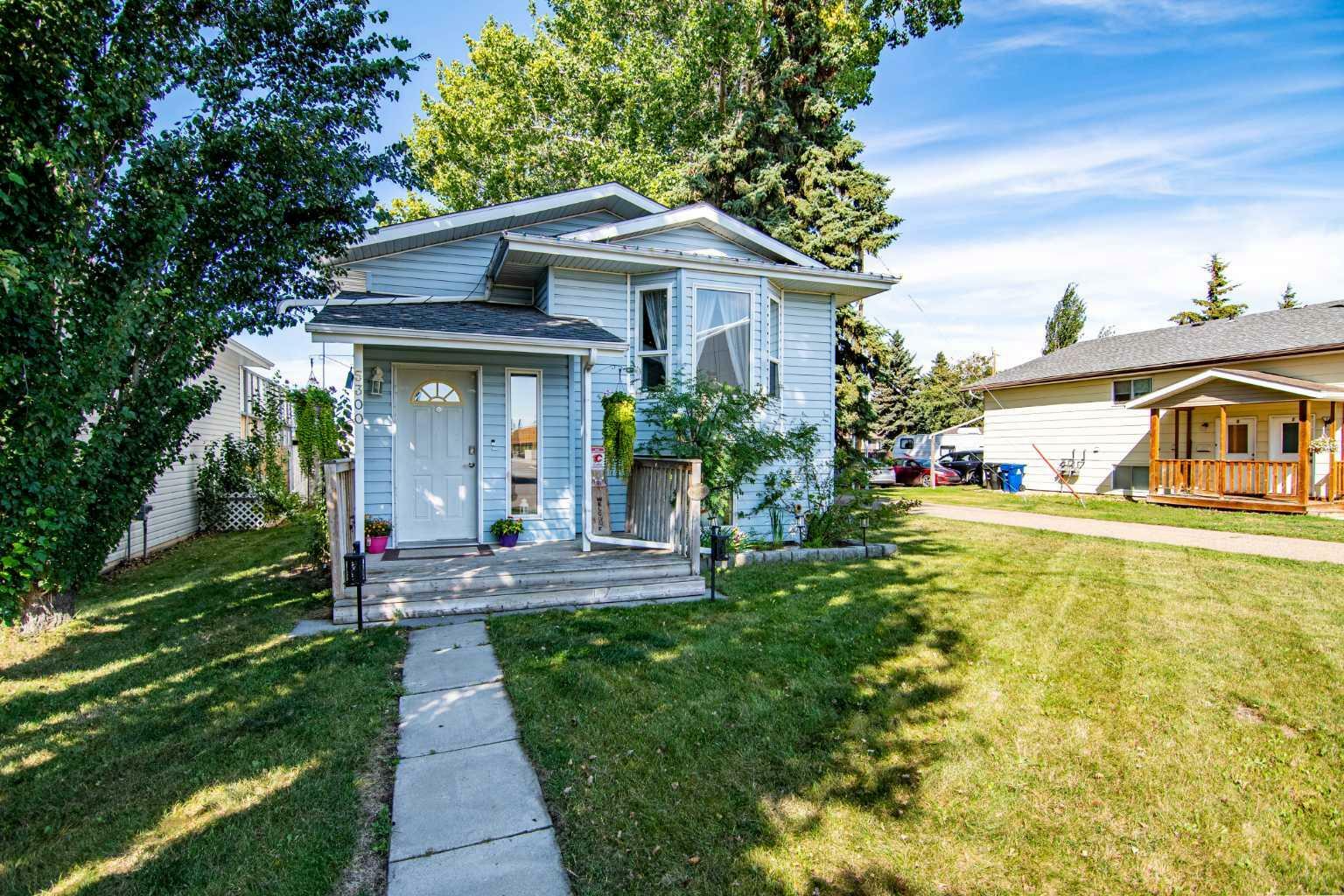 Property Photo:  5300 Lansdowne Avenue  AB T0M 0J0 