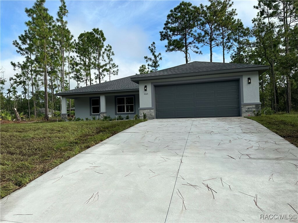 Property Photo:  1021 W Cary Drive  FL 34450 