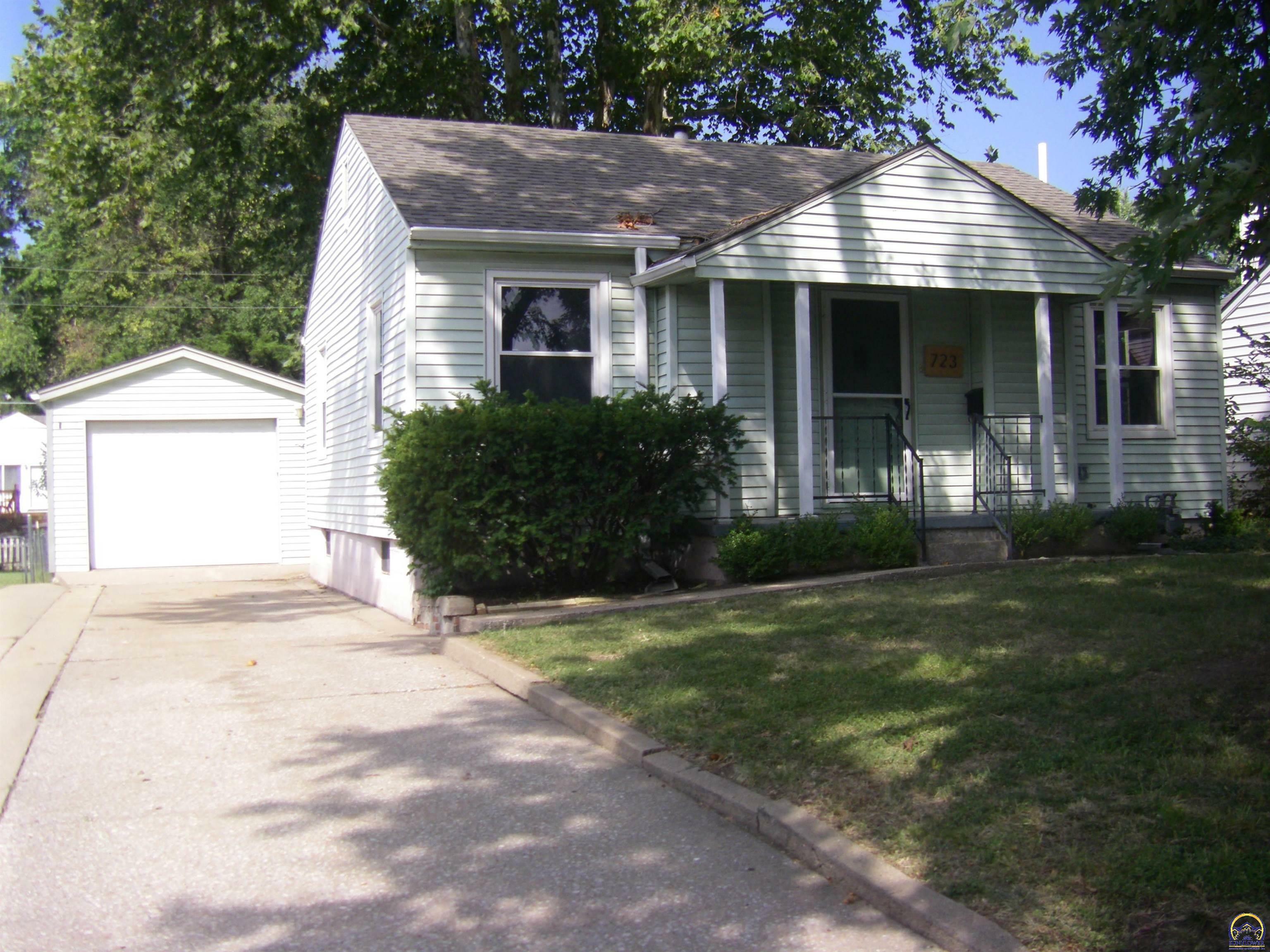 723 SW Grandview Ave  Topeka KS 66606 photo