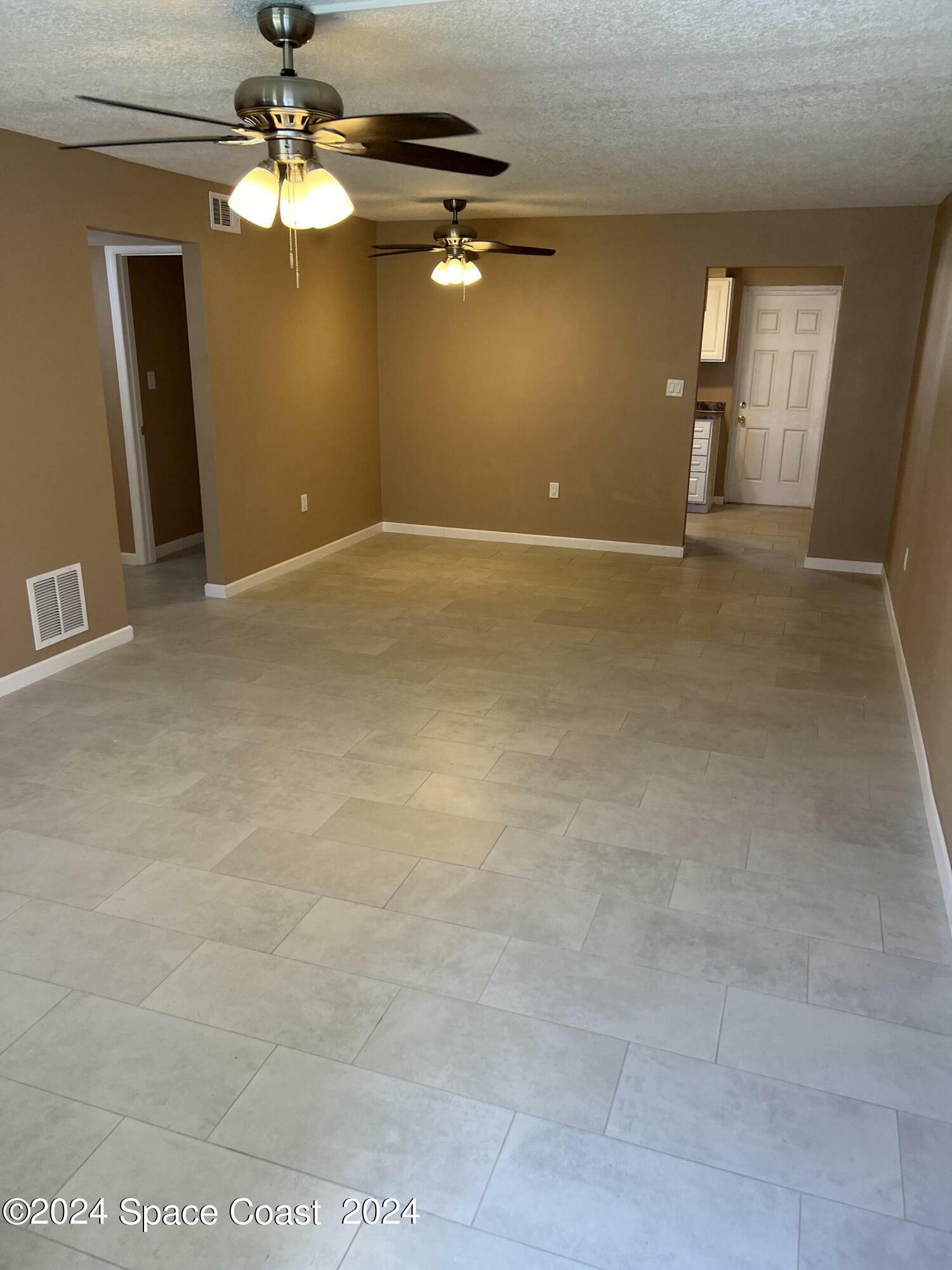 Property Photo:  190 E Olmstead Drive  FL 32780 