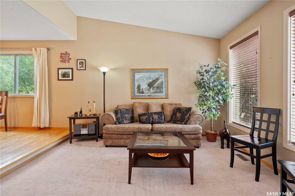 Property Photo:  207 Lakeshore Place  SK S7J 3T7 