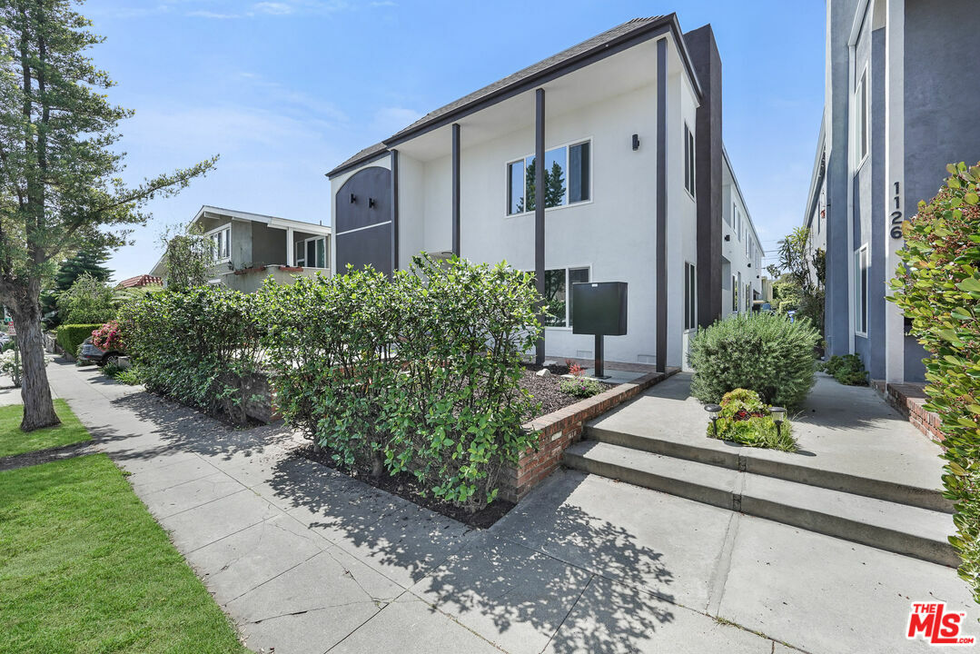 Property Photo:  1128 23rd St 4  CA 90403 