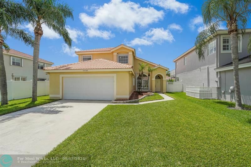 Property Photo:  10789 Crescendo Cir  FL 33498 