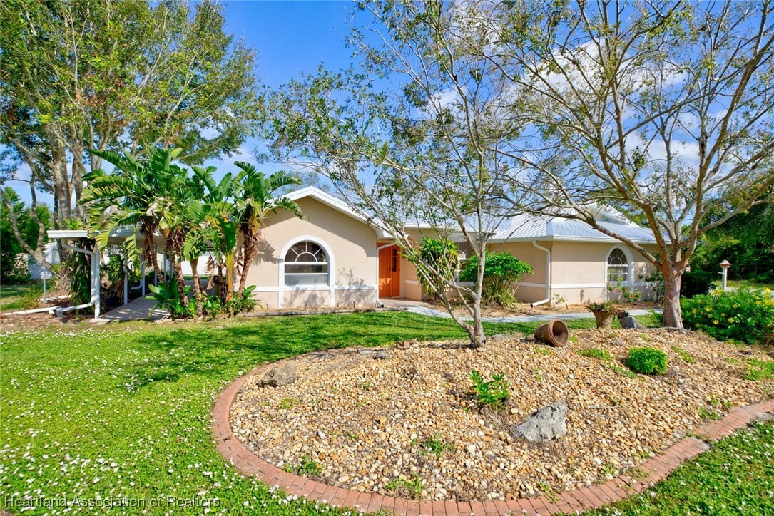 Property Photo:  2900 Thunderbird Road  FL 33872 