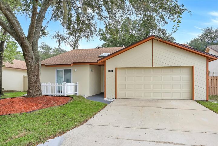Property Photo: 755 Dunlap Circle FL 32708