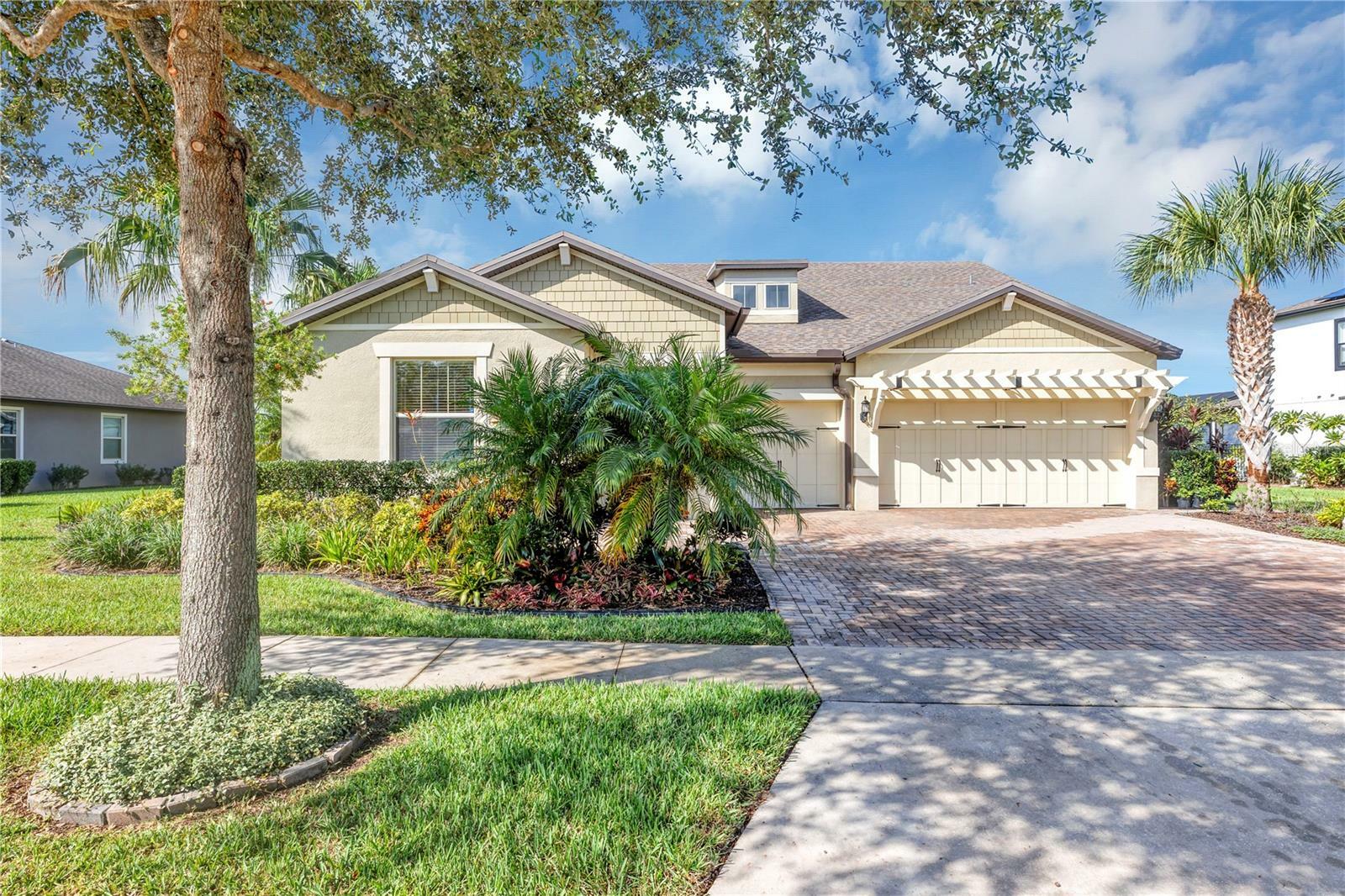 Property Photo:  14054 Larkspur Lake Drive  FL 34787 