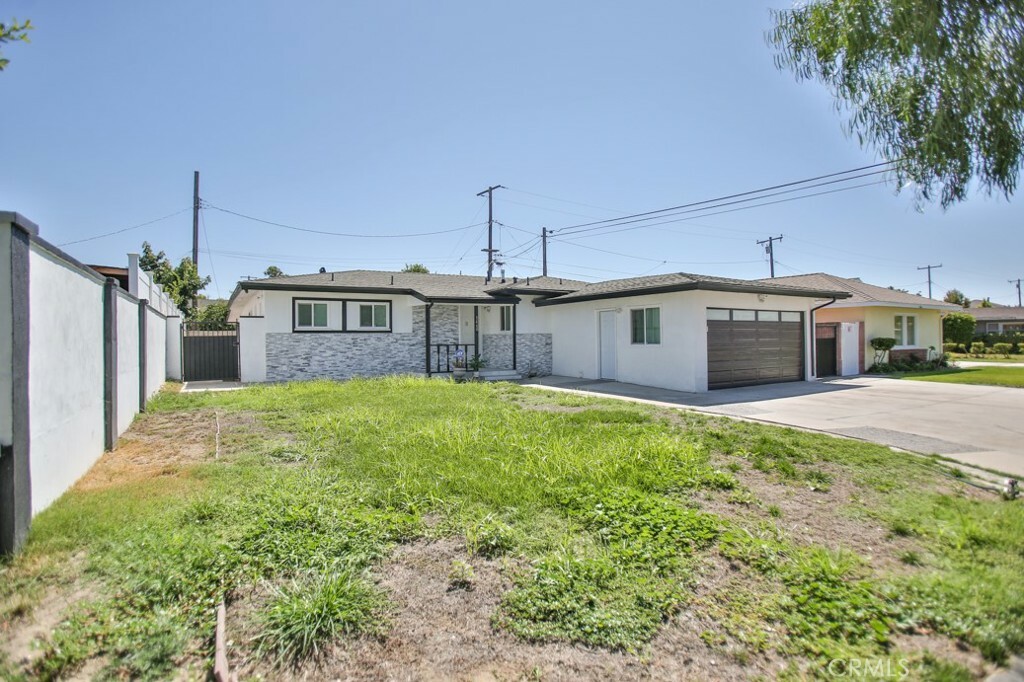 Property Photo:  1460 E Pinewood Avenue  CA 92805 