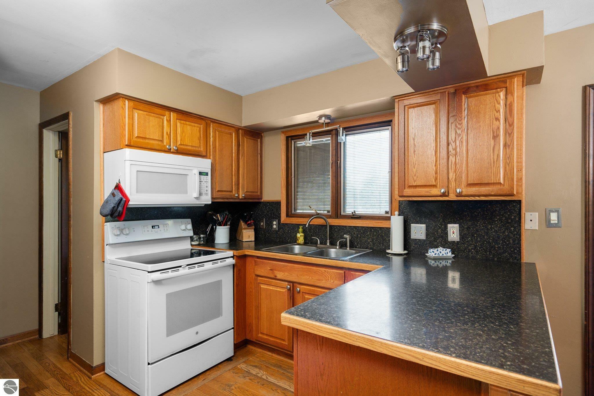 Property Photo:  3261 E Maple Avenue  MI 48529 