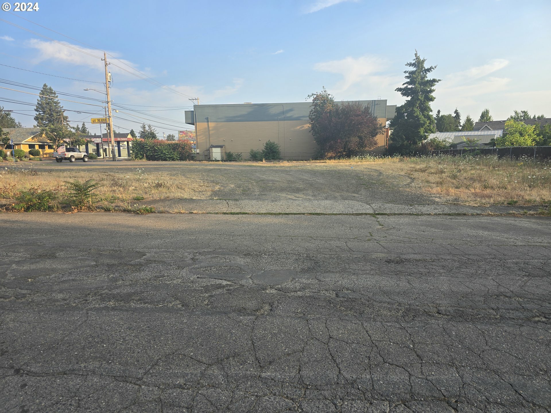 Property Photo:  1101 Molalla Ave  OR 97045 