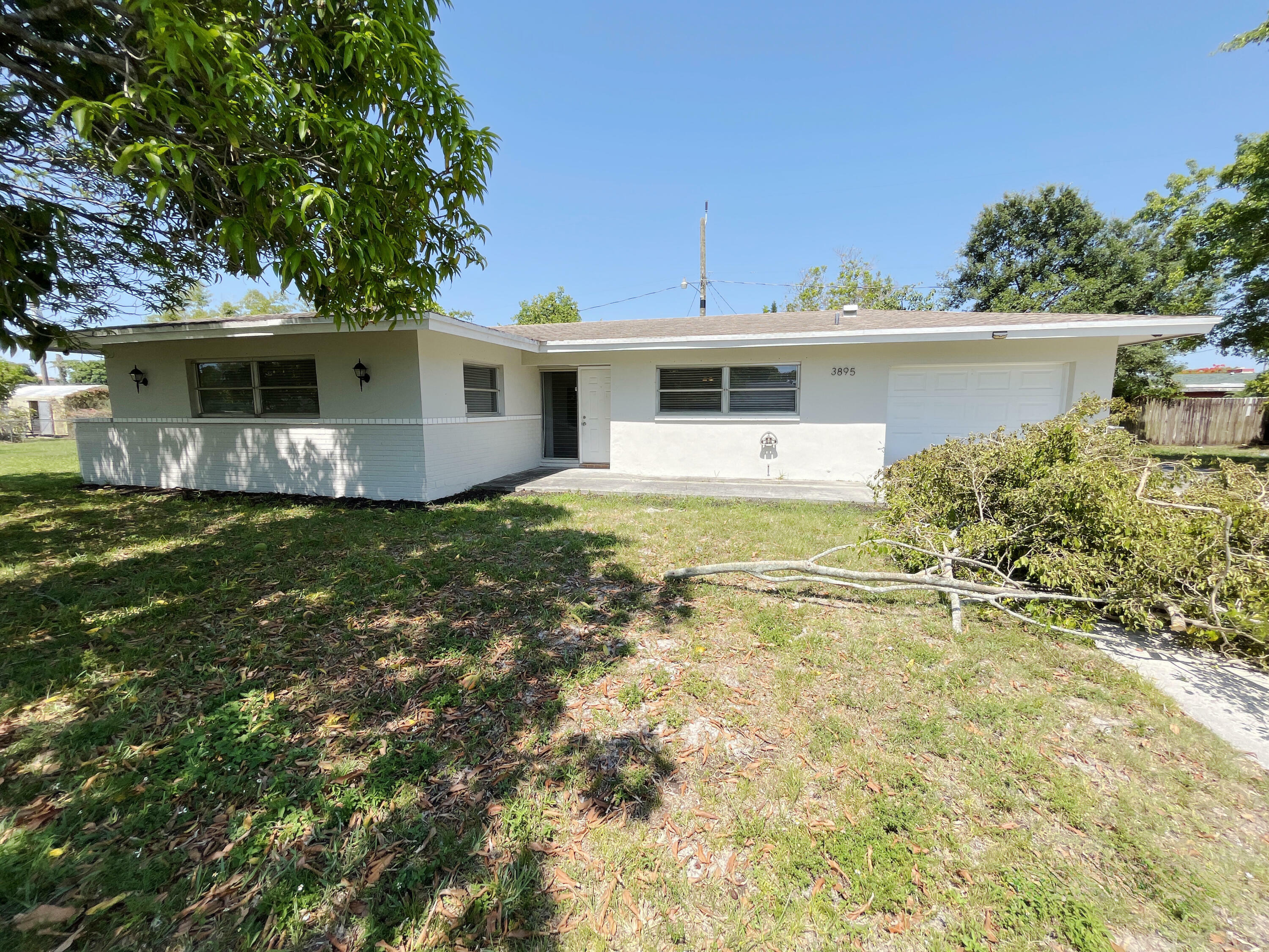 Property Photo:  3895 Beverly Drive  FL 33461 