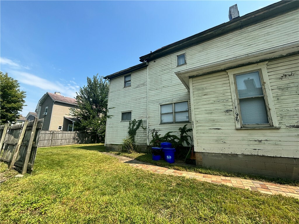 Property Photo:  1213 6th St  PA 15066 