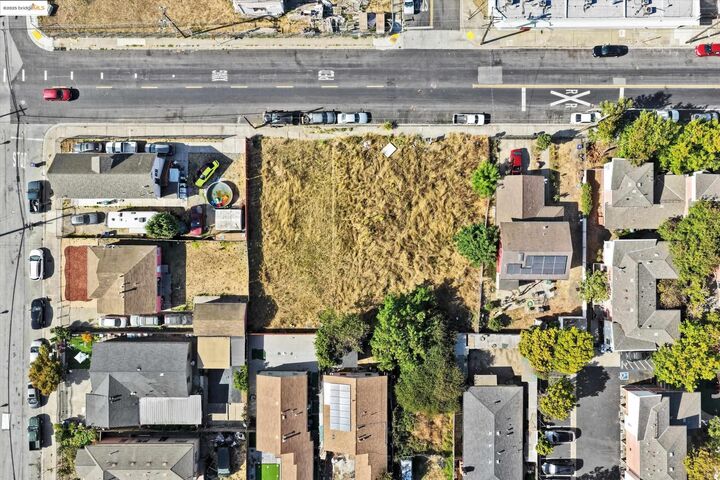 Property Photo: 724 Chesley Ave CA 94801
