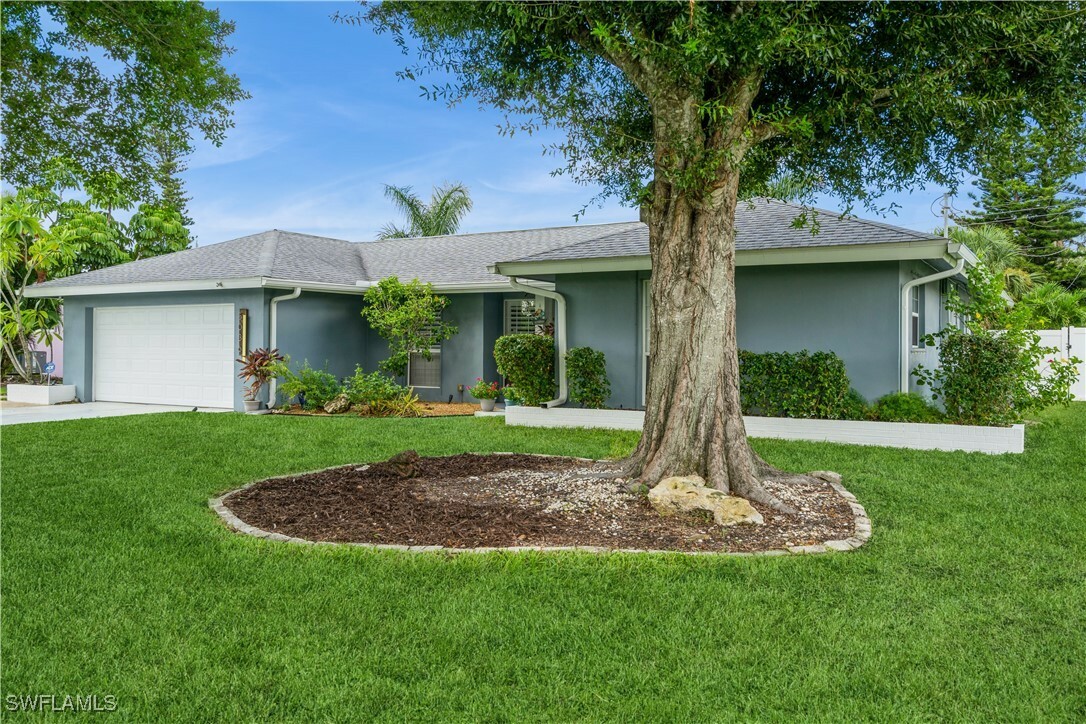 Property Photo:  5036 Fairfield Drive  FL 33919 